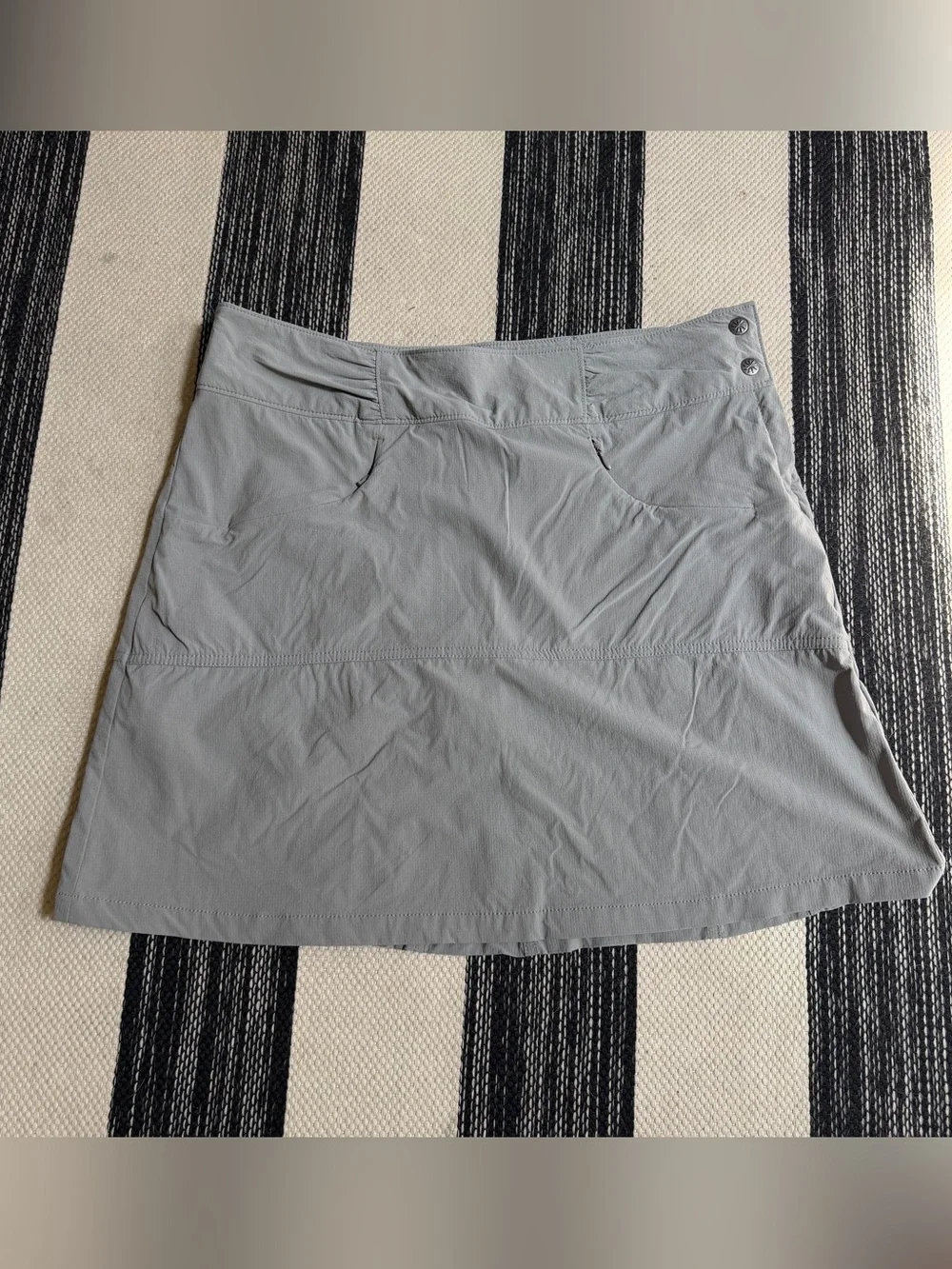 Athleta Women's Light Gray Casual Skort with Front Pockets Size 14